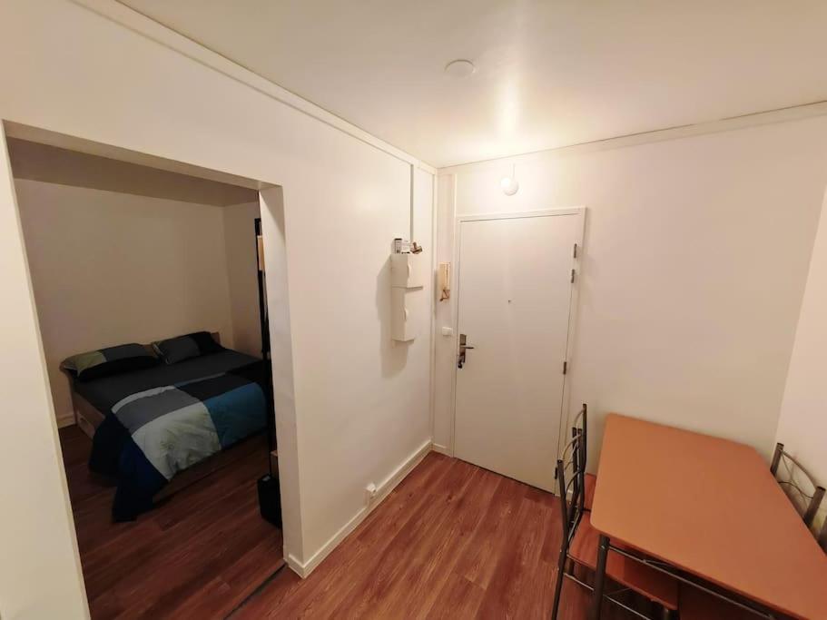 Appartement F1 Equipe Avec Ascenseur, Parking Et Pres Des Transports à Argenteuil Extérieur photo