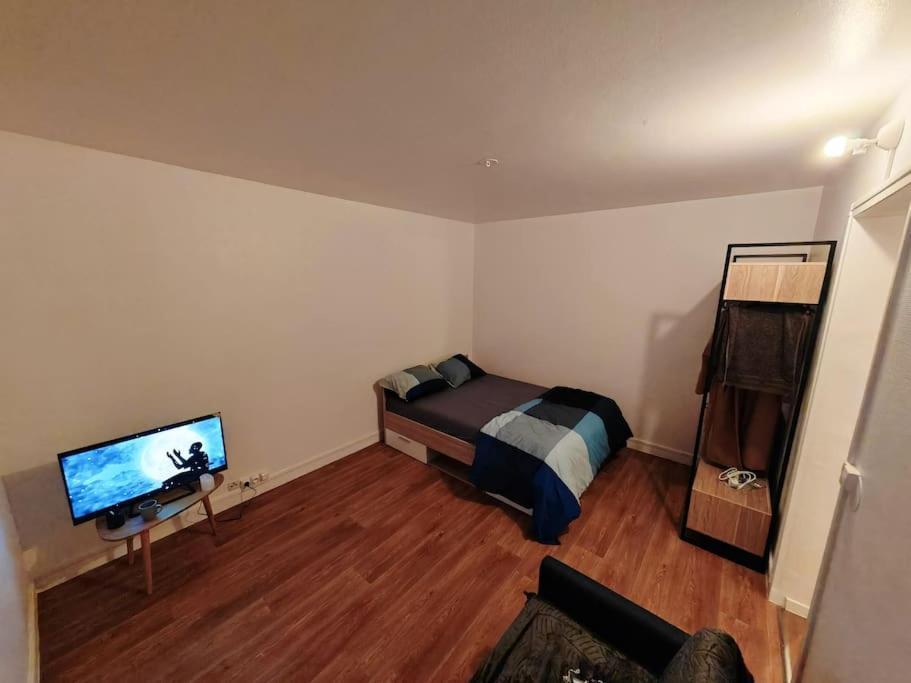 Appartement F1 Equipe Avec Ascenseur, Parking Et Pres Des Transports à Argenteuil Extérieur photo