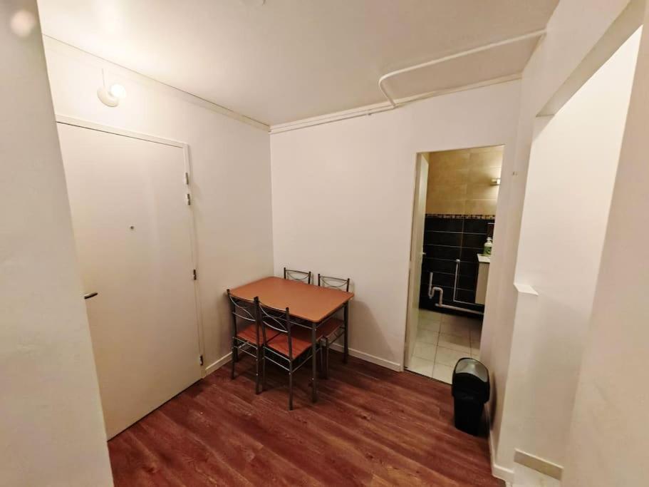 Appartement F1 Equipe Avec Ascenseur, Parking Et Pres Des Transports à Argenteuil Extérieur photo