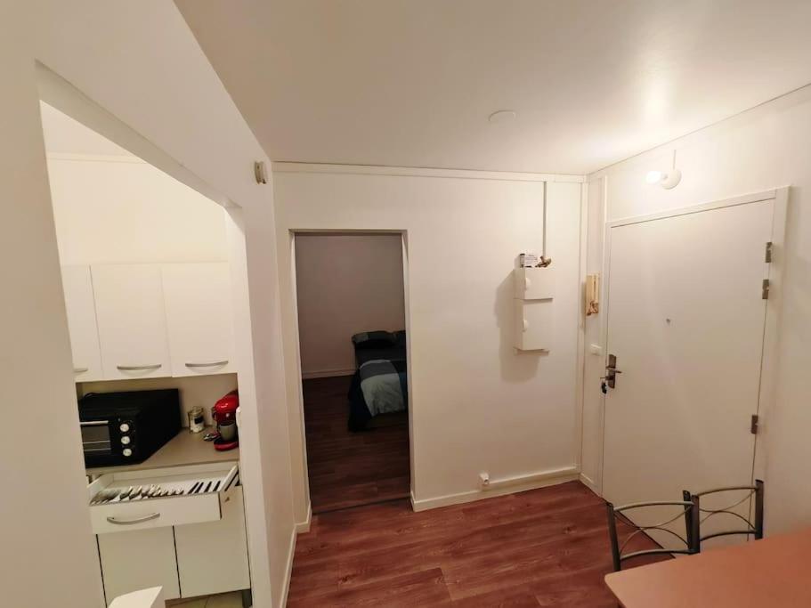 Appartement F1 Equipe Avec Ascenseur, Parking Et Pres Des Transports à Argenteuil Extérieur photo