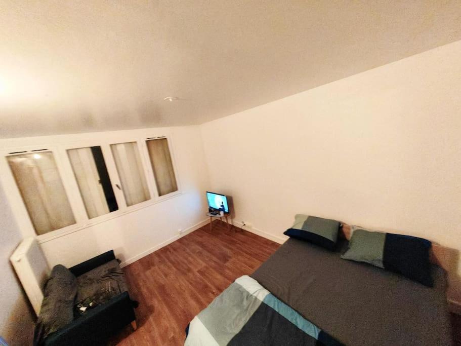 Appartement F1 Equipe Avec Ascenseur, Parking Et Pres Des Transports à Argenteuil Extérieur photo