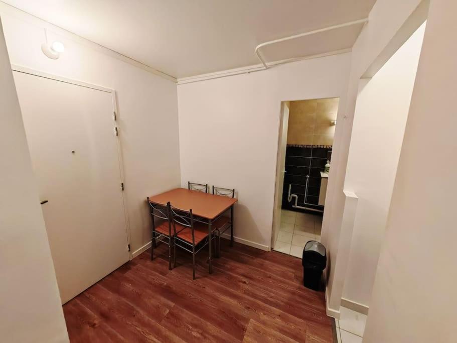 Appartement F1 Equipe Avec Ascenseur, Parking Et Pres Des Transports à Argenteuil Extérieur photo